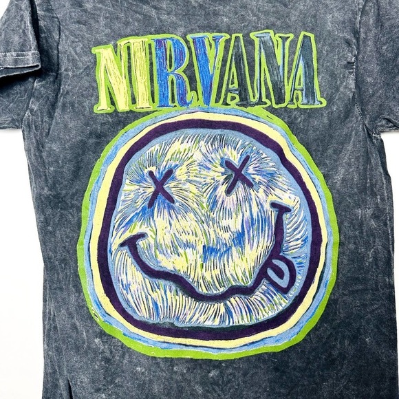 Nirvana NWOT Unisex Smile Gray Crew Neck Short Sleeve Casual T-Shirt Small - Picture 2 of 5
